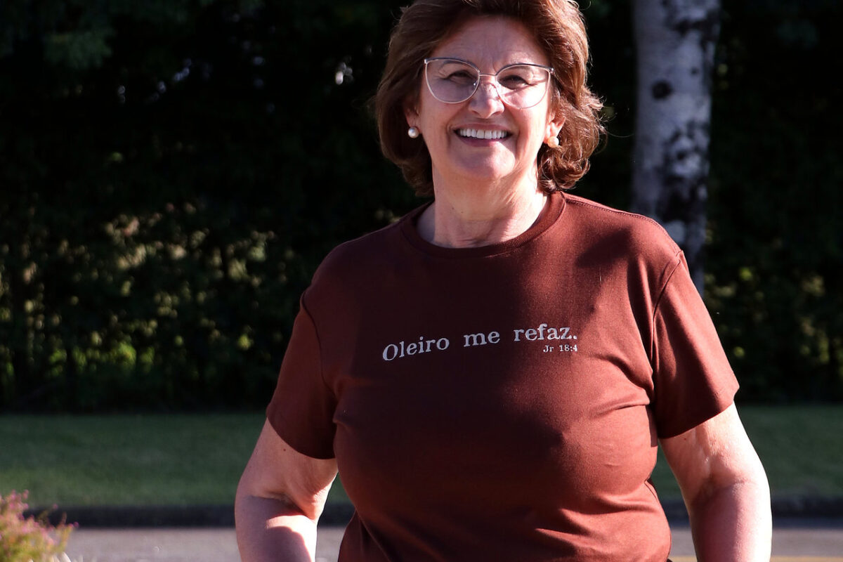 Camiseta Algodão Pima "Oleiro me refaz" — marrom — principal