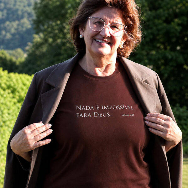 Camiseta algodão Pima "Nada é impossível para Deus" — marrom — principal