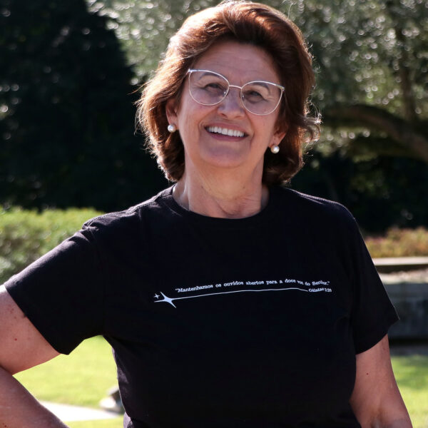 Camiseta "Mantenhamos os ouvidos abertos" — preto — principal